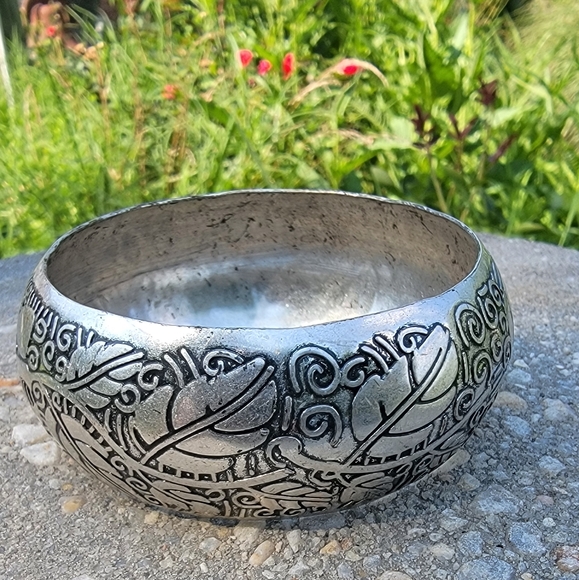Vintage Jewelry - Vintage Silver Leaf Pattern Bracelet